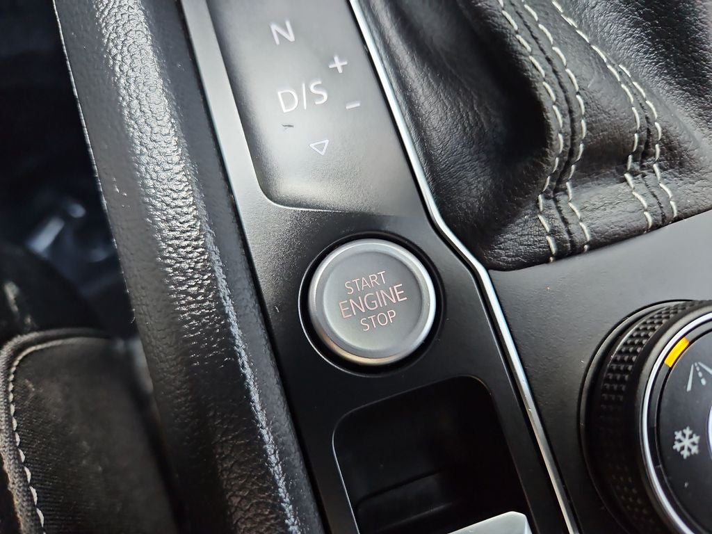 2022 Volkswagen Atlas Cross Sport 3.6L V6 SEL Premium R-Line