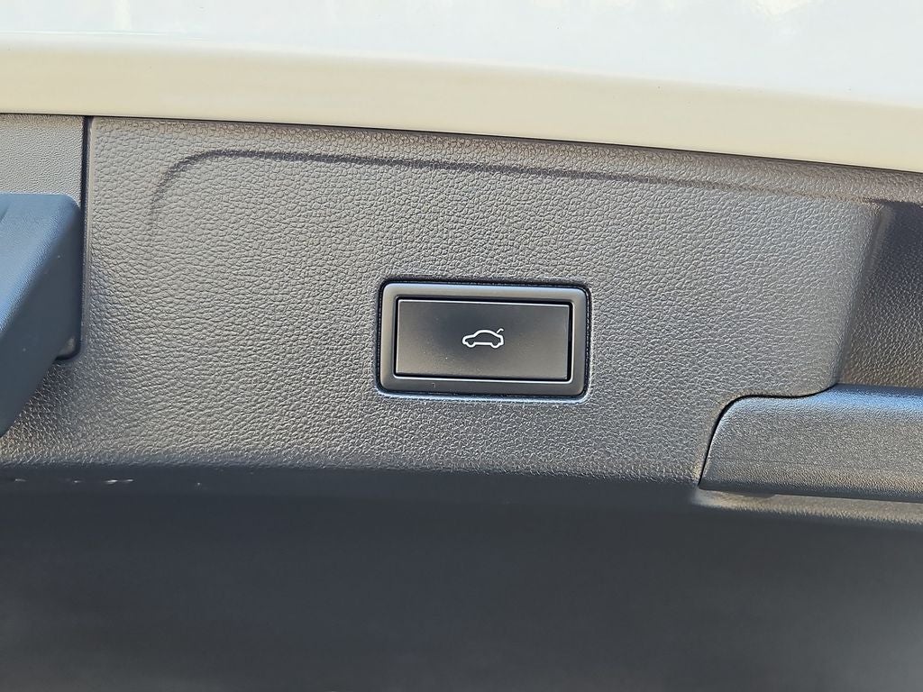 2022 Volkswagen Atlas Cross Sport 3.6L V6 SEL Premium R-Line