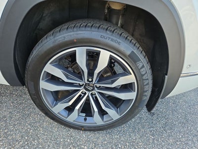 2022 Volkswagen Atlas Cross Sport 3.6L V6 SEL Premium R-Line