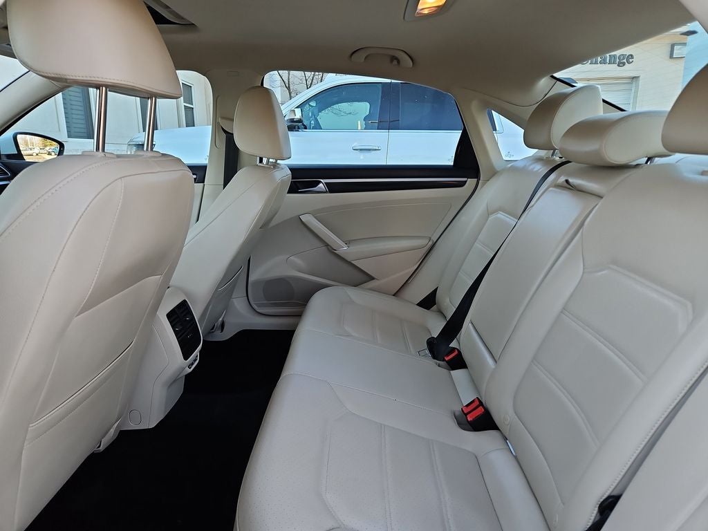 2019 Volkswagen Passat 2.0T SE R-Line