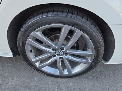 2019 Volkswagen Passat 2.0T SE R-Line