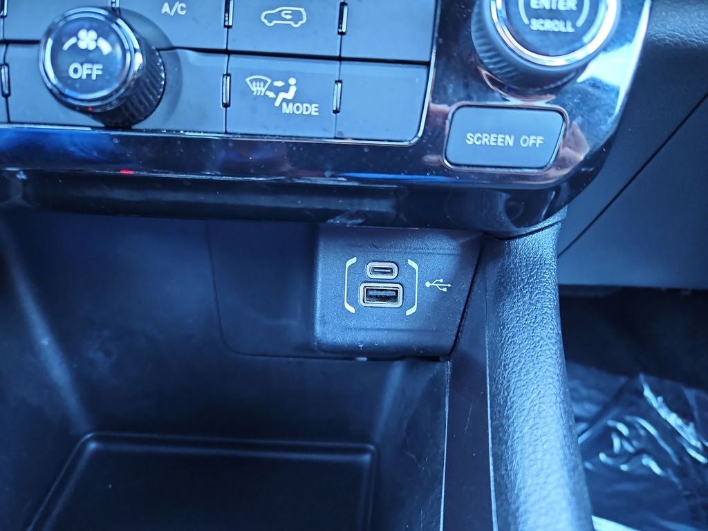 2024 Jeep Compass Latitude w/ enhanced Black Crystal Pearlcoat