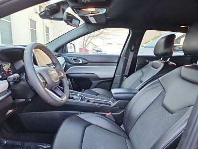 2024 Jeep Compass Latitude w/ enhanced Black Crystal Pearlcoat