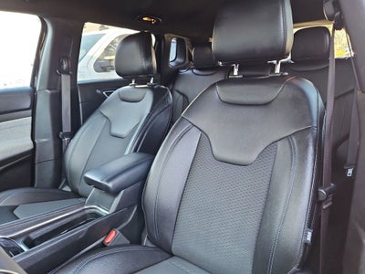 2024 Jeep Compass Latitude w/ enhanced Black Crystal Pearlcoat