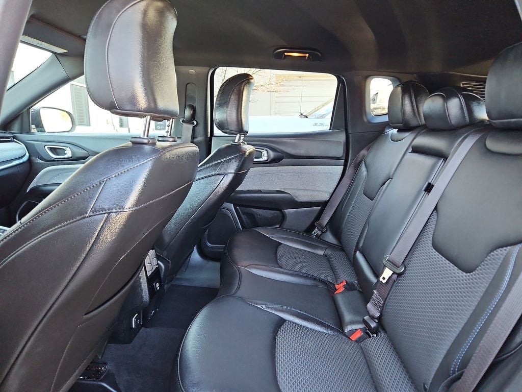 2024 Jeep Compass Latitude w/ enhanced Black Crystal Pearlcoat