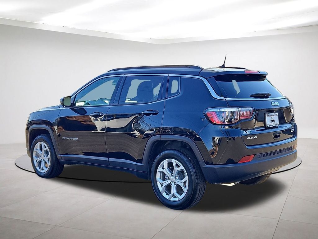 2024 Jeep Compass Latitude w/ enhanced Black Crystal Pearlcoat