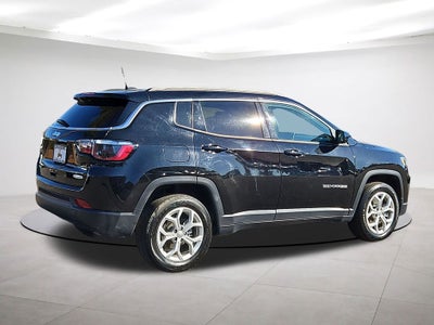 2024 Jeep Compass Latitude w/ enhanced Black Crystal Pearlcoat