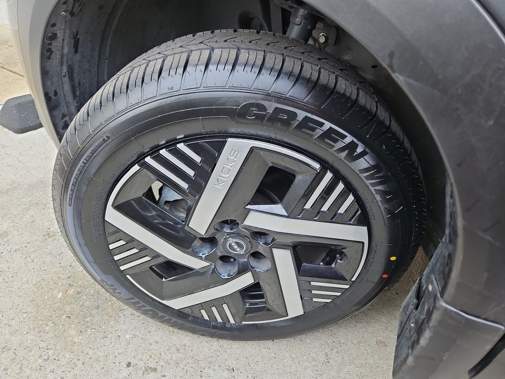 2025 Nissan Kicks SV