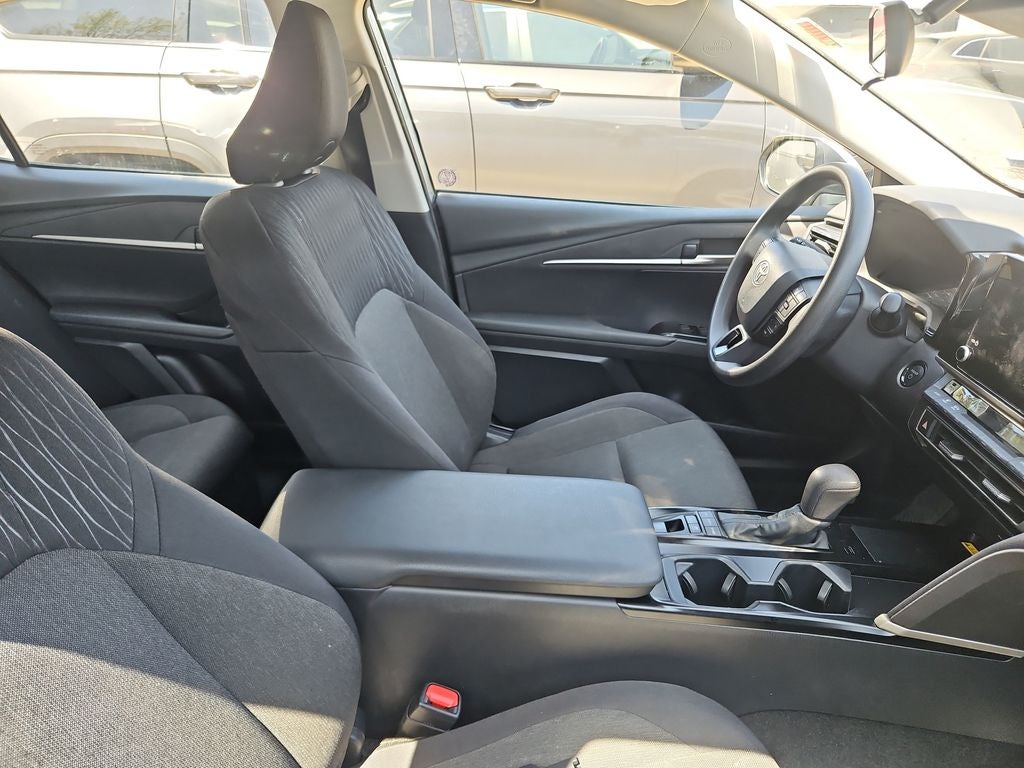 2025 Toyota Camry LE Hybrid