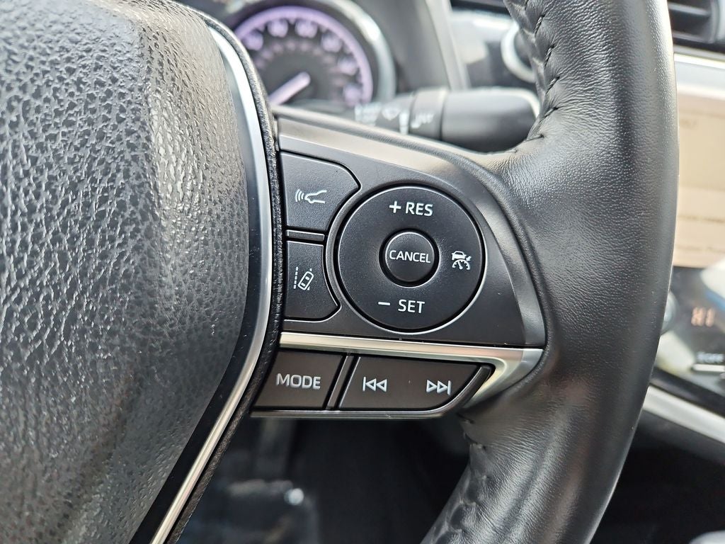 2020 Toyota Camry XLE Panoramic Sunroor