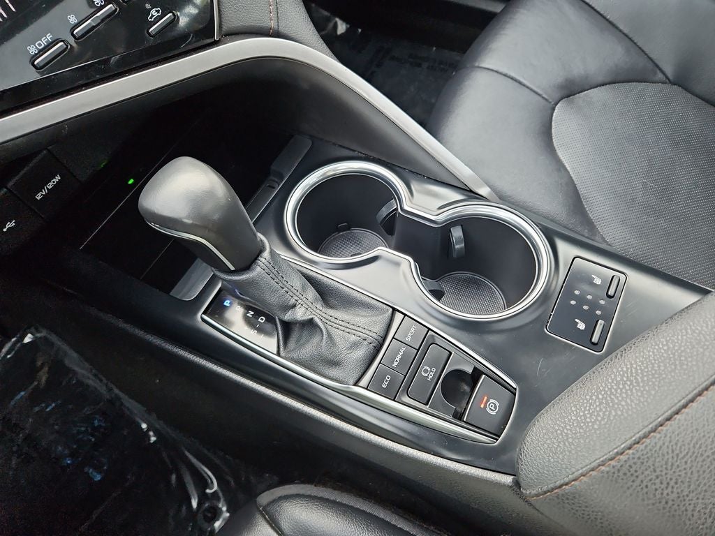 2020 Toyota Camry XLE Panoramic Sunroor