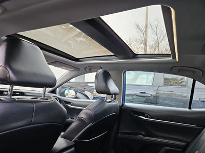 2020 Toyota Camry XLE Panoramic Sunroor