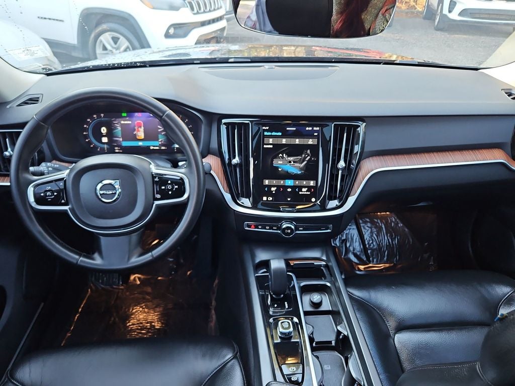 2023 Volvo S60 B5 Plus Dark Theme