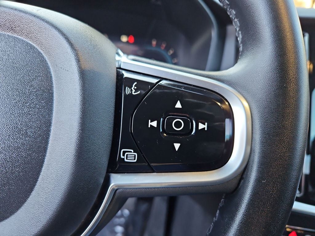 2023 Volvo S60 B5 Plus Dark Theme