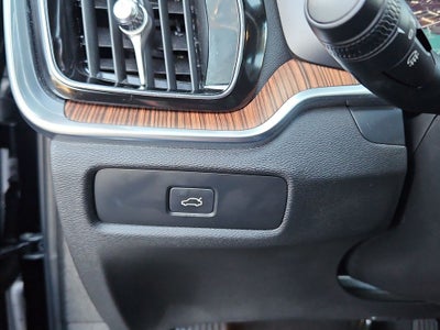 2023 Volvo S60 B5 Plus Dark Theme