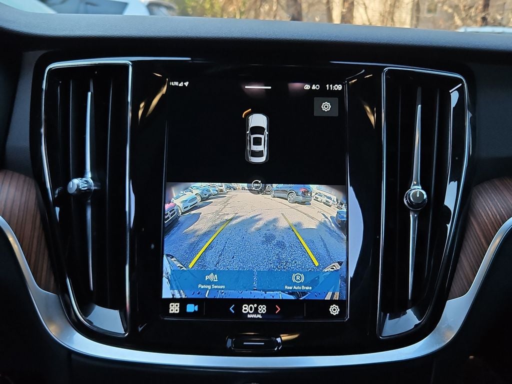 2023 Volvo S60 B5 Plus Dark Theme