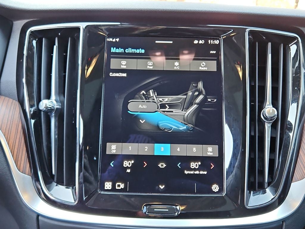 2023 Volvo S60 B5 Plus Dark Theme