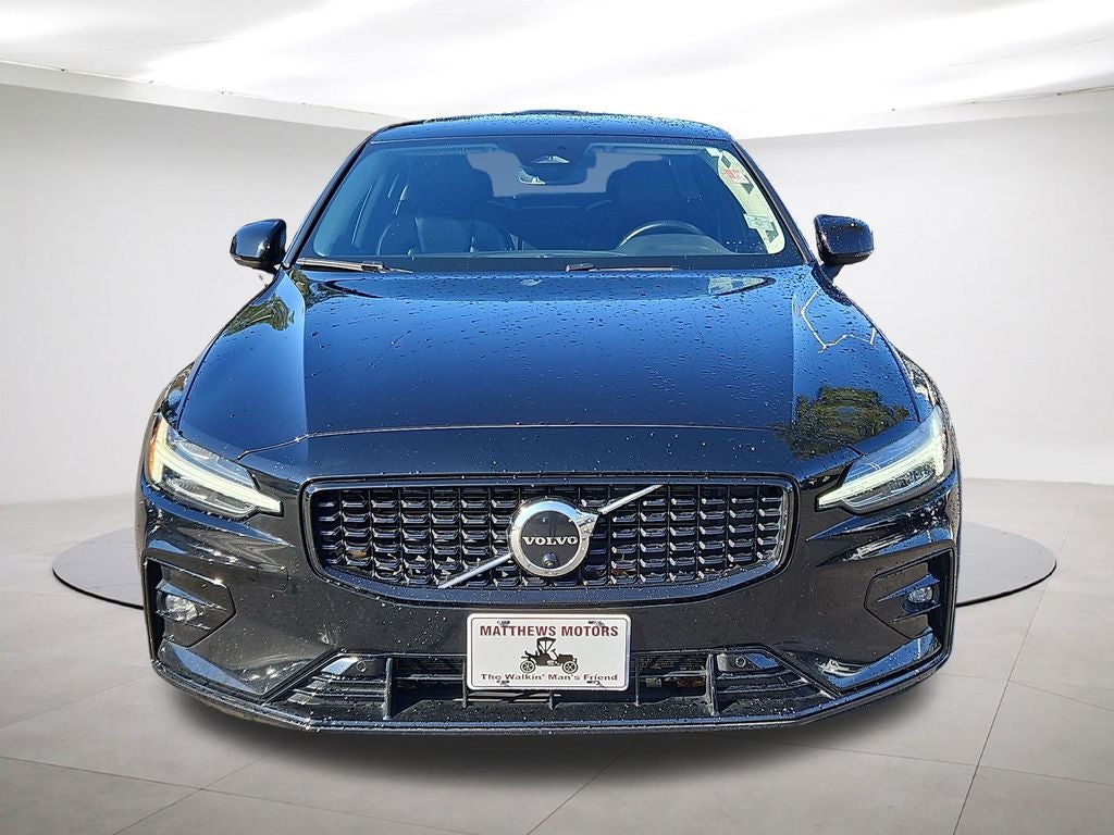 2023 Volvo S60 B5 Plus Dark Theme