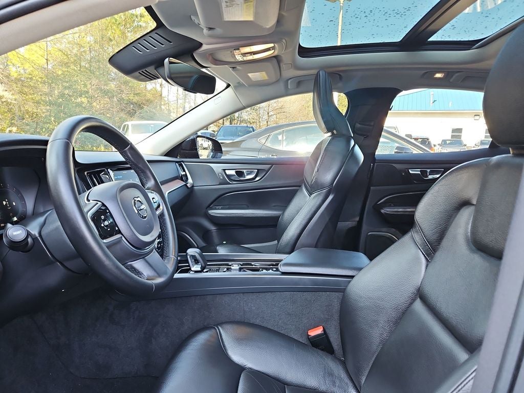 2023 Volvo S60 B5 Plus Dark Theme