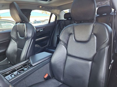 2023 Volvo S60 B5 Plus Dark Theme