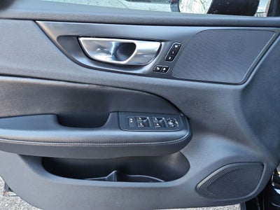 2023 Volvo S60 B5 Plus Dark Theme