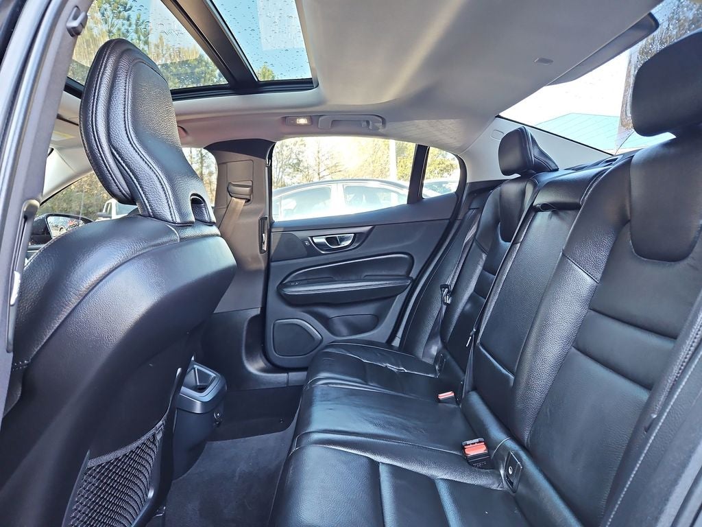 2023 Volvo S60 B5 Plus Dark Theme