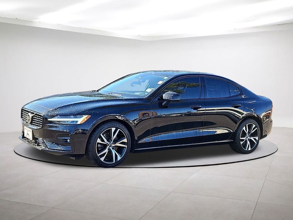 2023 Volvo S60 B5 Plus Dark Theme