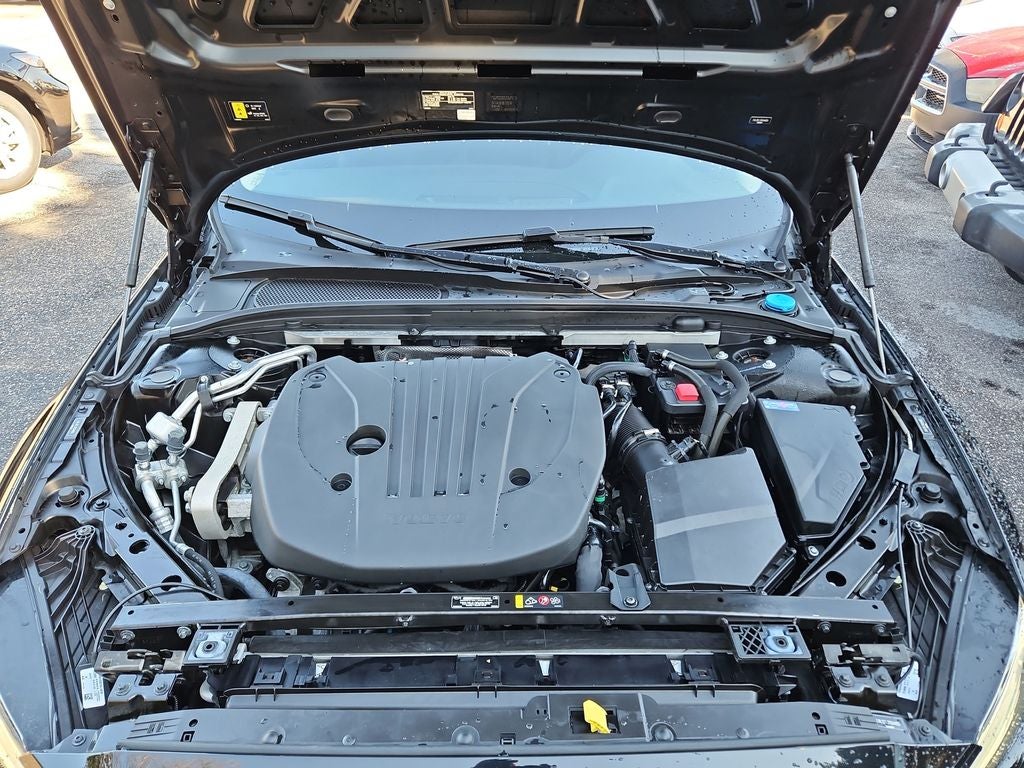 2023 Volvo S60 B5 Plus Dark Theme