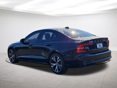 2023 Volvo S60 B5 Plus Dark Theme