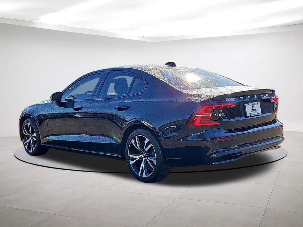 2023 Volvo S60 B5 Plus Dark Theme