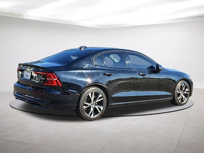 2023 Volvo S60 B5 Plus Dark Theme