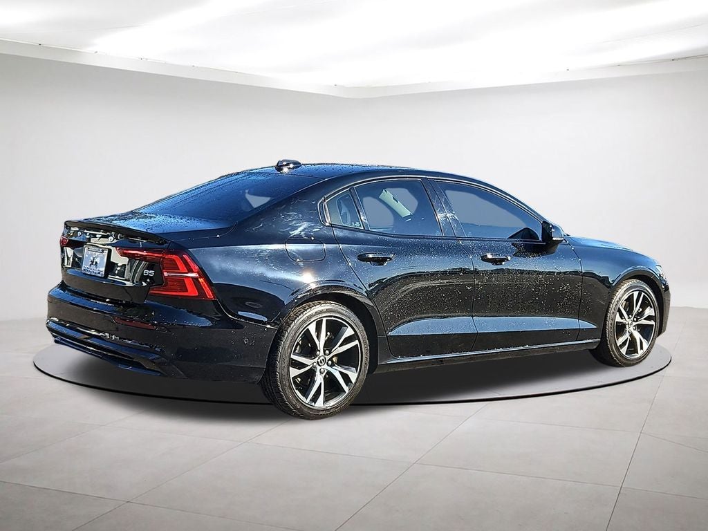 2023 Volvo S60 B5 Plus Dark Theme