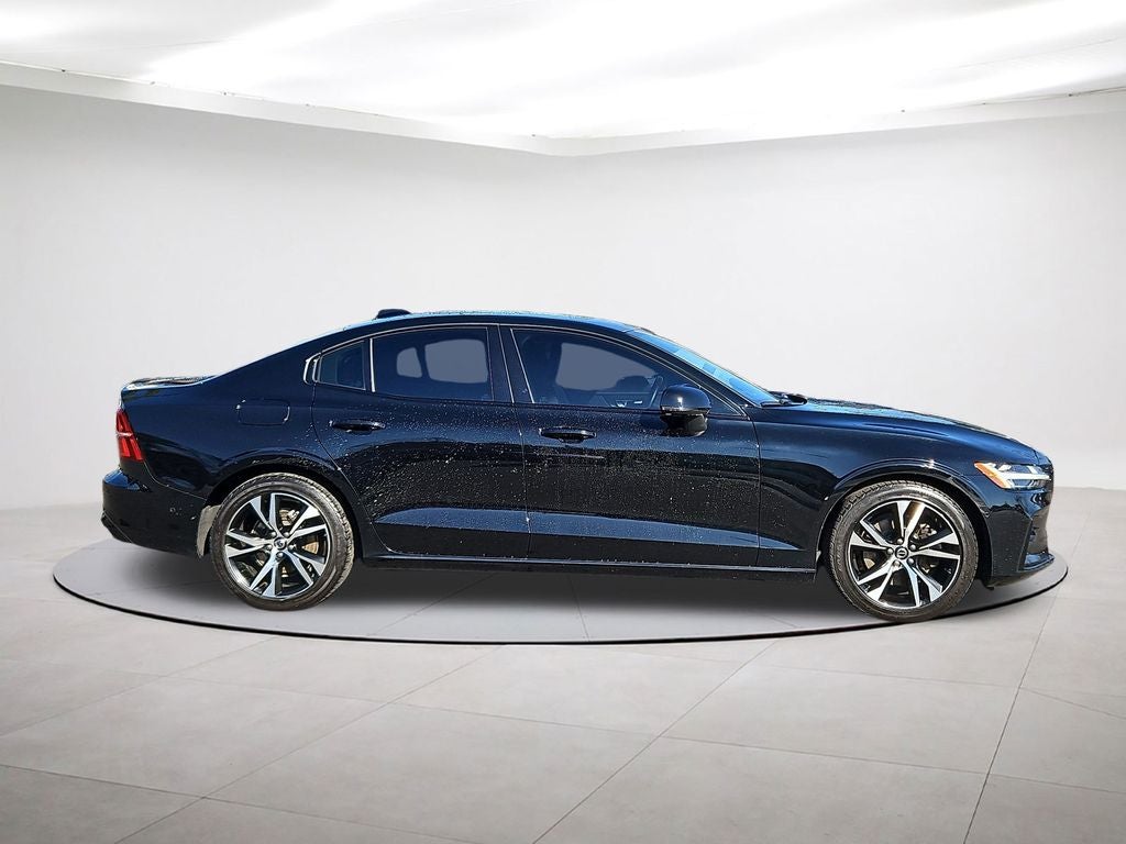 2023 Volvo S60 B5 Plus Dark Theme