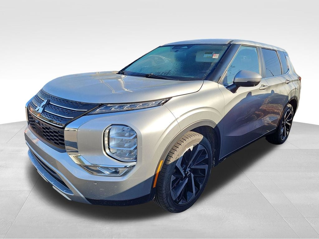 2024 Mitsubishi Outlander SE Black Edition w/Pano Roof