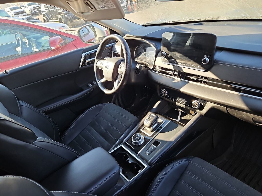 2024 Mitsubishi Outlander SE Black Edition w/Pano Roof