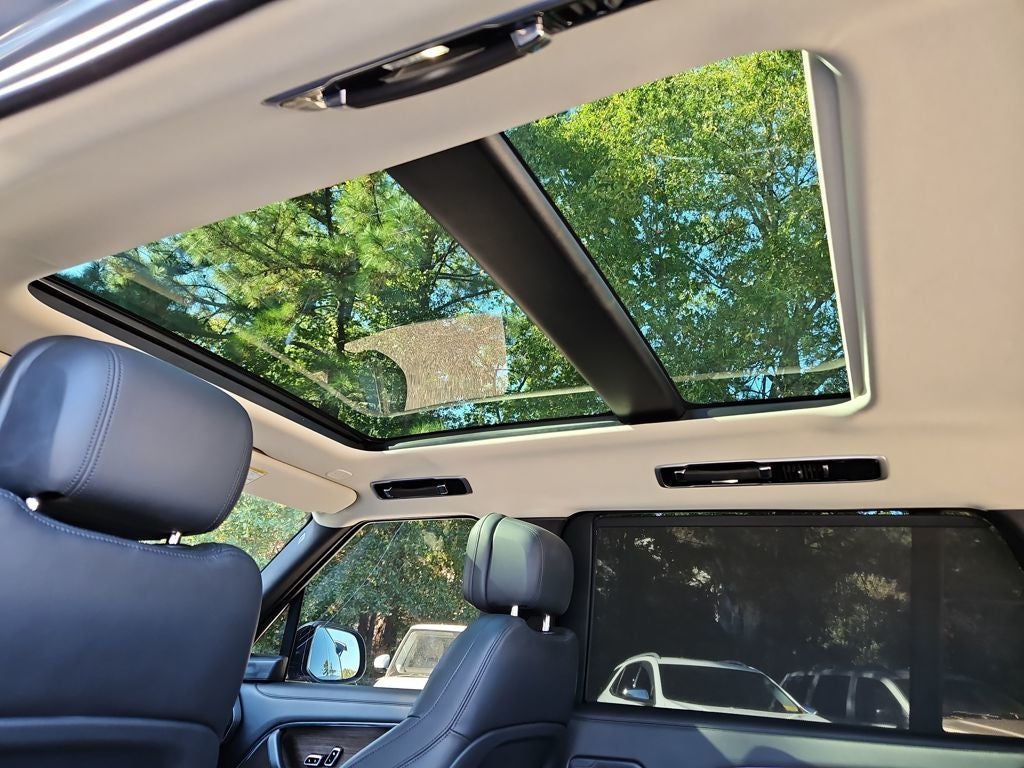 2023 Land Rover Range Rover SE LWB 7 Passenger