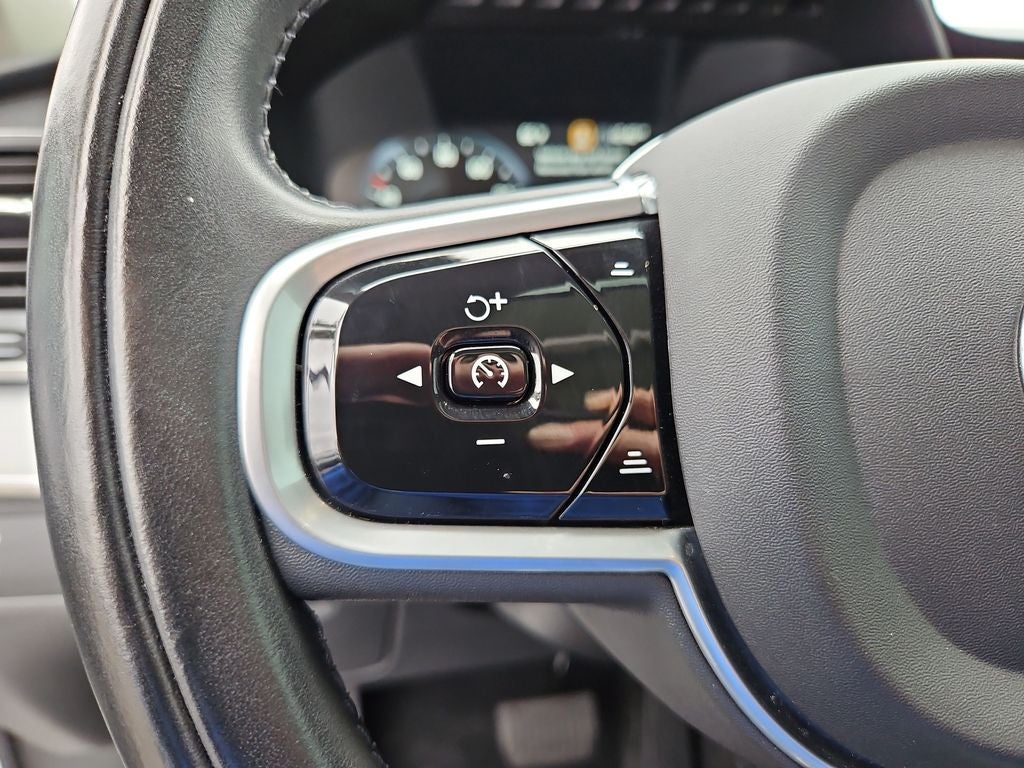 2022 Volvo XC90 T5 Momentum