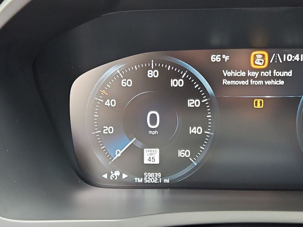 2022 Volvo XC90 T5 Momentum