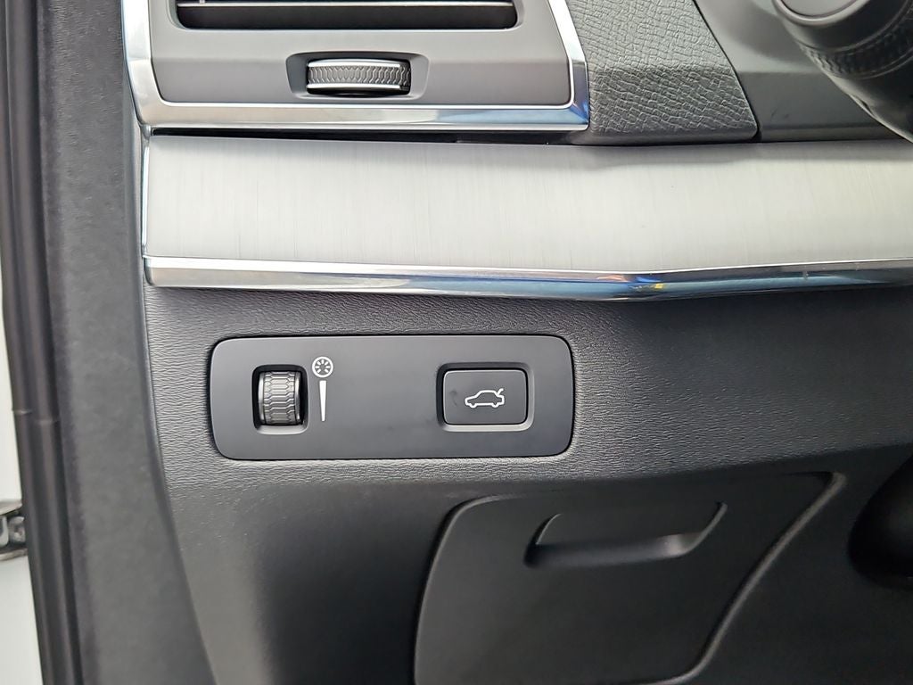 2022 Volvo XC90 T5 Momentum