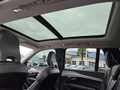 2022 Volvo XC90 T5 Momentum