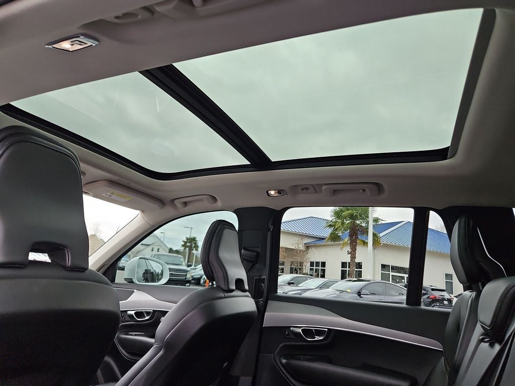 2022 Volvo XC90 T5 Momentum