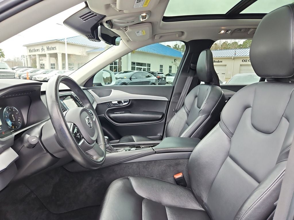 2022 Volvo XC90 T5 Momentum