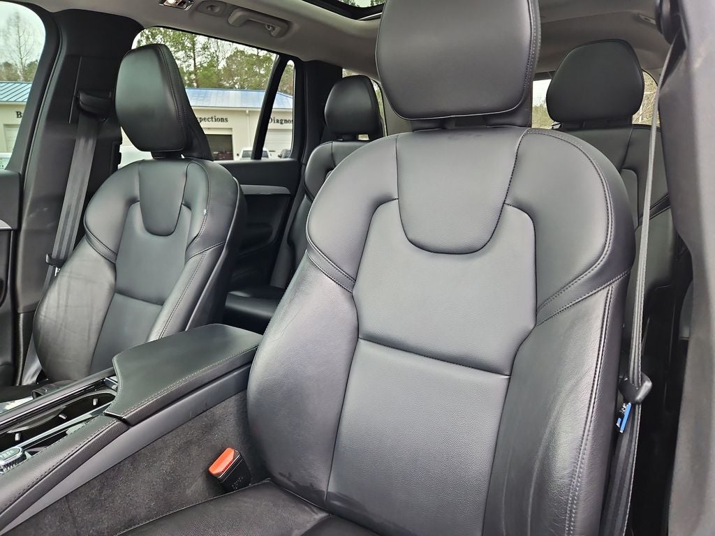 2022 Volvo XC90 T5 Momentum