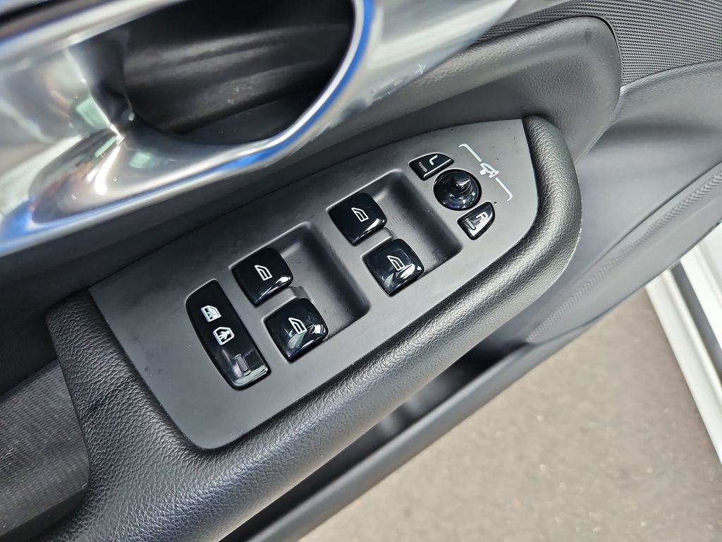 2022 Volvo XC90 T5 Momentum