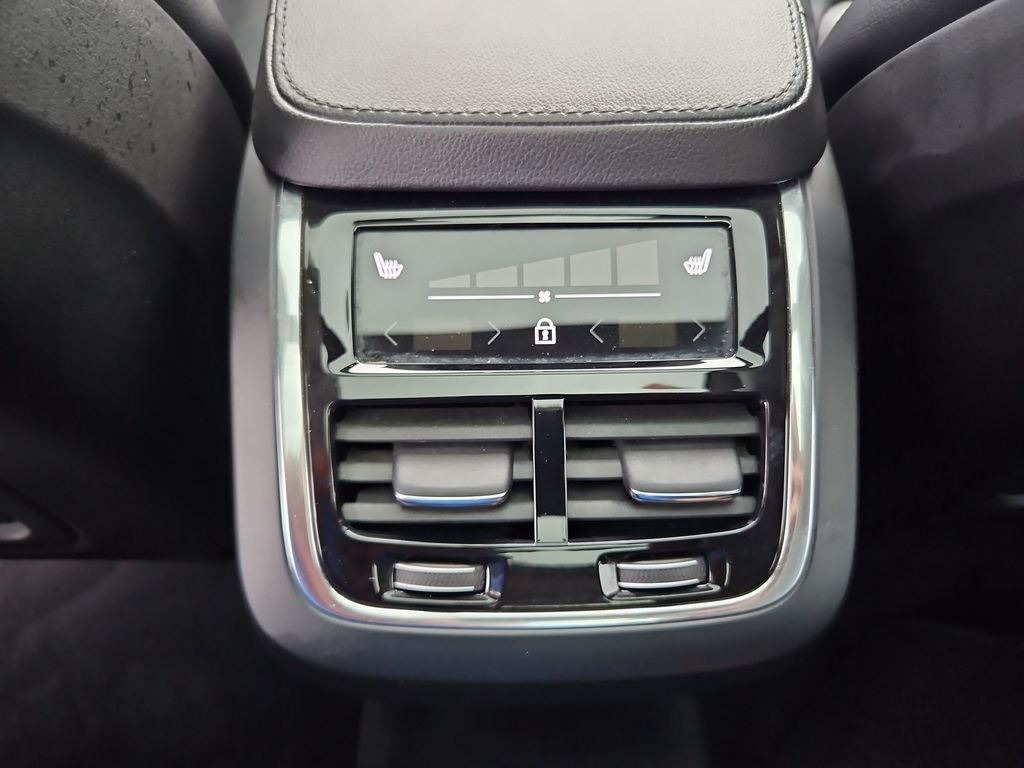 2022 Volvo XC90 T5 Momentum