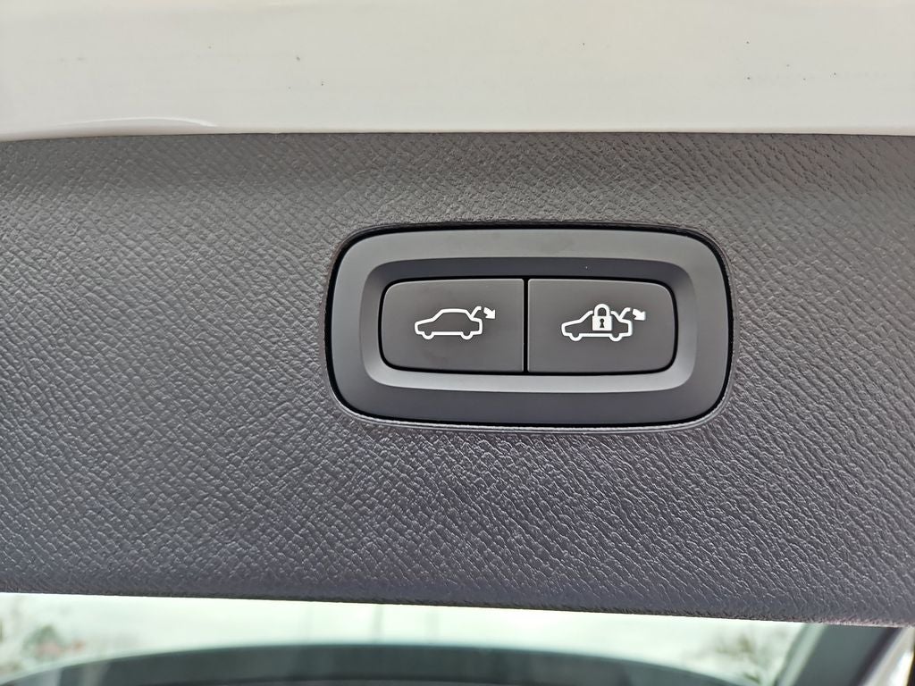 2022 Volvo XC90 T5 Momentum