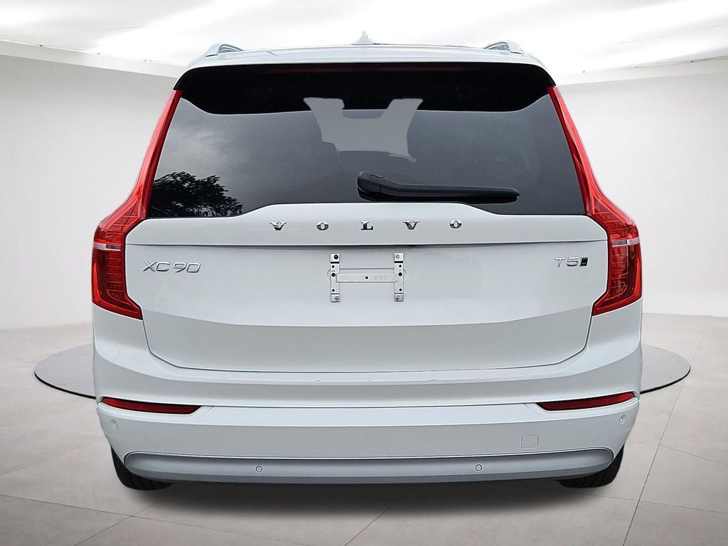 2022 Volvo XC90 T5 Momentum