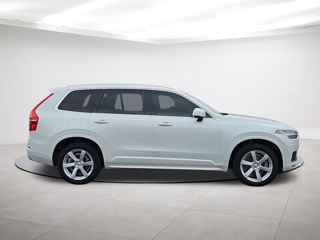 2022 Volvo XC90 T5 Momentum