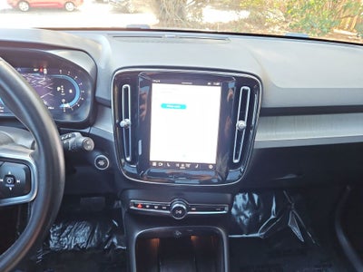 2023 Volvo XC40 B5 Plus Bright Theme