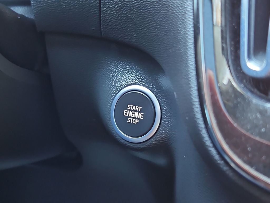 2023 Volvo XC40 B5 Plus Bright Theme